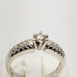 Anello in oro bianco 18 kt. con diamanti taglio brillante, tot. ct.0,28.