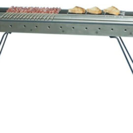 Cuoci arrosticini in ferro a carbone