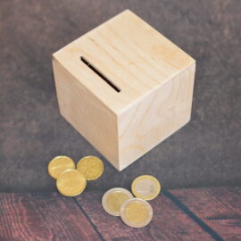 Salvadanaio in legno cm 10x10x10